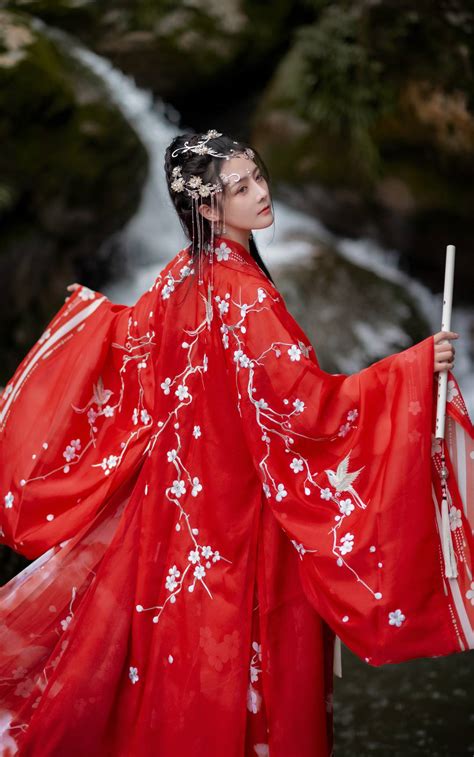 关于穿红衣汉服的文案