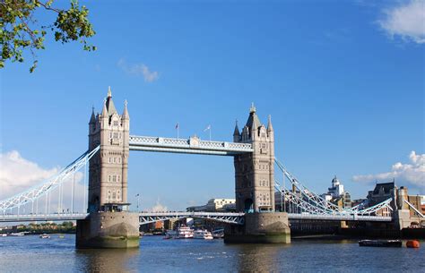伦敦是美国第一大城市的最的海港,有“ - -------------”之称