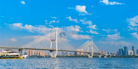武汉长江大桥长度多少米?”