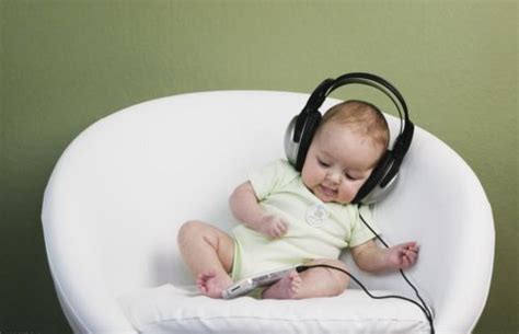如何给胎儿听胎教音乐