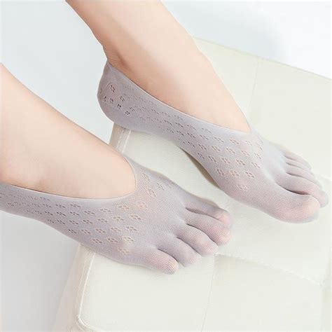 適合上學(xué)穿的幾款夏季襪子