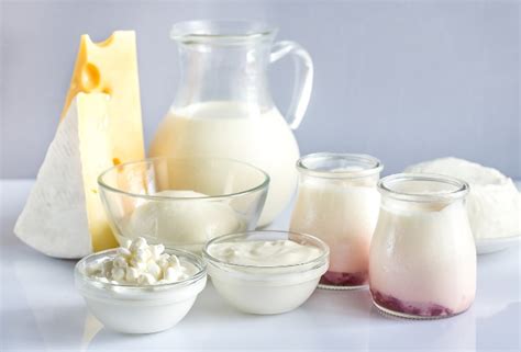 牛奶和酸奶，孕妈该选哪种奶更适合呢