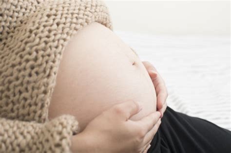 孕妇尖肚子和圆肚子图片