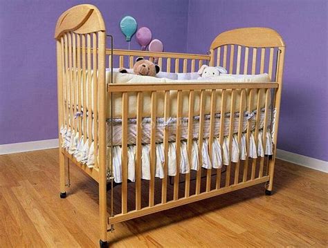 婴儿床安装的正确方法