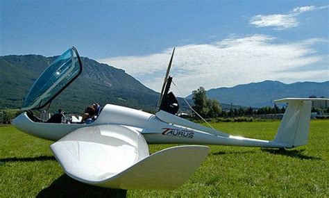 滑翔机是如何飞行和转向