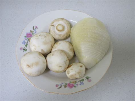 酥烤蘑菇酿肉的做法