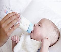 宝宝喝奶粉和纯牛奶哪个上火