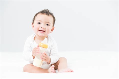 宝宝一般一个月喝多少罐奶粉