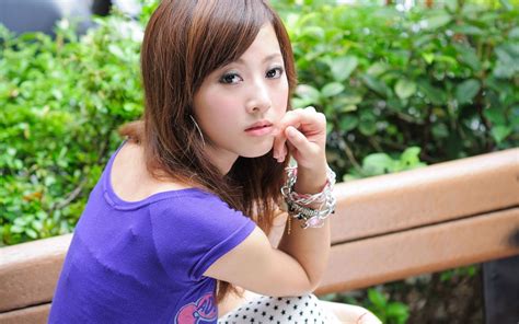 ..台湾网络人气美女果子MM 真实姓名叫什么?