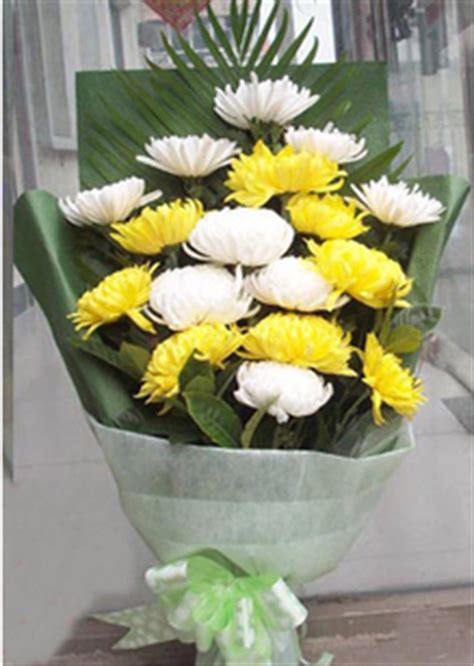 清明节祭奠用的花束图片