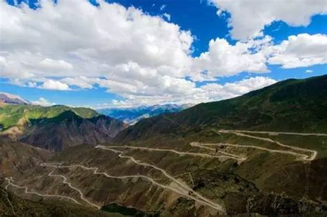 这条公路串起绝美的“新藏”和“滇藏”，一站一美景