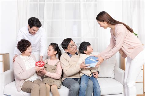 收到老公送的生日礼物的说说【精选89条】