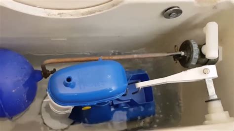 马桶水箱一直漏水怎么修理