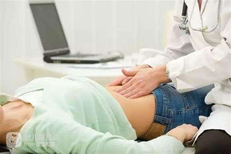 女子怀孕八月产检大哭