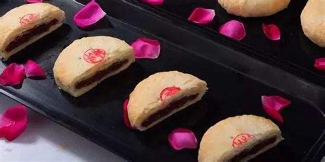 在云南麗江帶回來的鮮花餅不知道到底能放多久,它