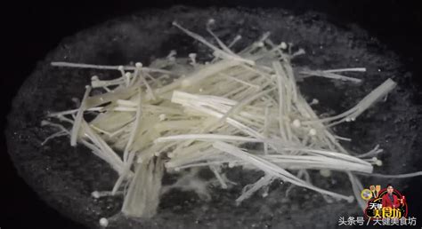 請問金針菇要煮多長時(shí)間可以食用
