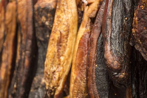 慢性咽炎可以吃烟熏腊肉吗