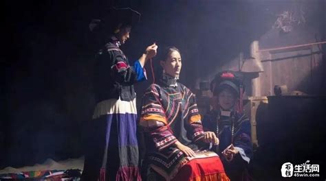 有一首云南彝族歌曲 一开始是踏上哈尼梯田……后面不记得....这首歌叫做什么