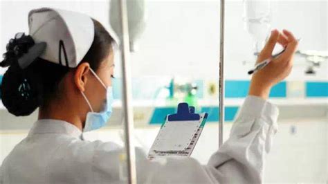 一次性輸液器如何扎針進行靜脈注射