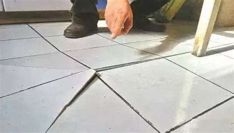 家里地板瓷砖鼓起变形怎样修复