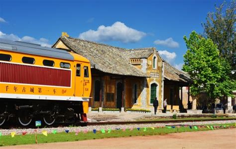 从昆明到建水有小米轨火车吗