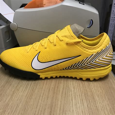 足球鞋碎釘適合打什么位置?好處和壞處是什么?