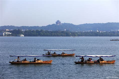 坐船游湖文案高级感