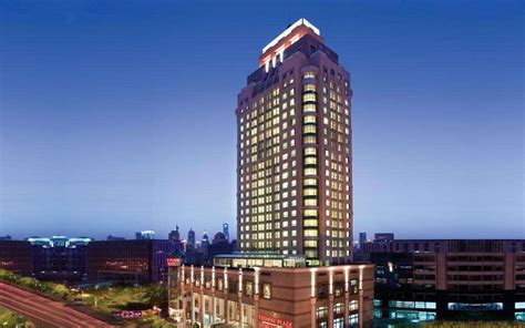 上海美兰湖皇冠假日酒店预订电话、地址、价格是多少?