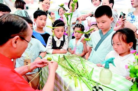 我是一位孩子刚上一年级的家长。跟老师沟通应该注意什么？