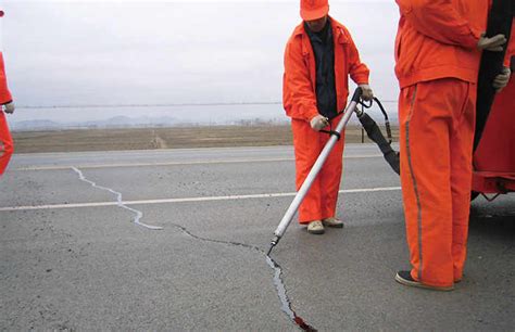 瀝青路面裂縫用道路灌縫膠修補可以嗎?