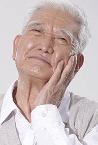 九十岁老人可以装假牙吗