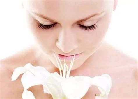 女性黄色粘稠状鼻涕