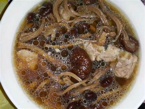乌鸡炖茶树菇孕妇可以吃吗