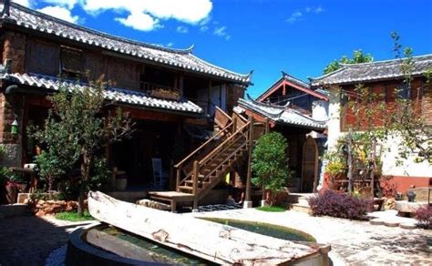 丽江束河古镇有什么特色客栈吗?