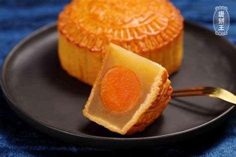 蓮蓉蛋黃月餅用英語怎么說