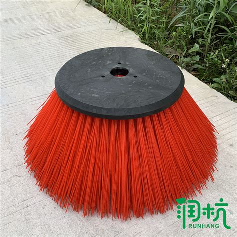 駕駛式掃地車的刷子多久清理一次?
