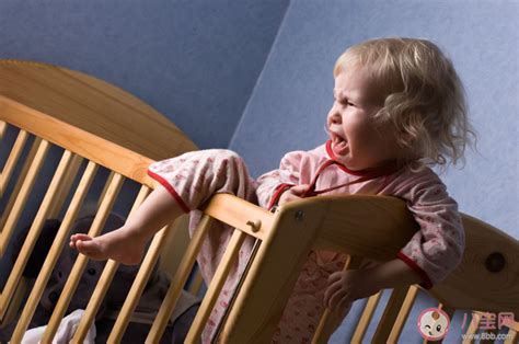 女子自己在家里要生孩子了